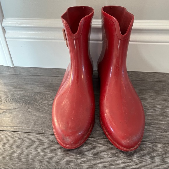 Short Red Rain Boots with Bow & pointed toe | Size 6 🎀 - Picture 4 of 6